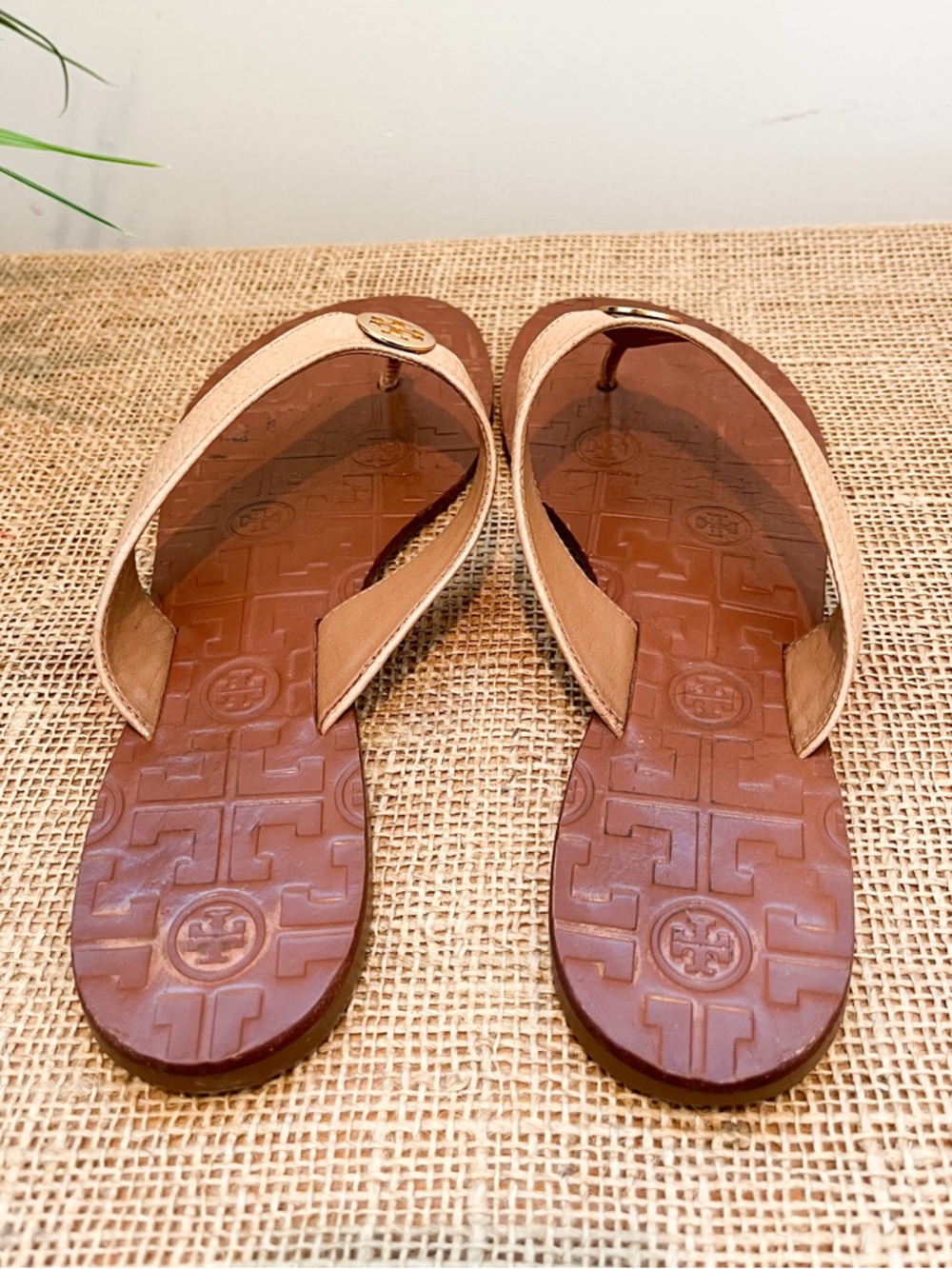 Tory Burch Thora Flat Thong Leather Sandals Tan Size 8 - Picture 6 of 11